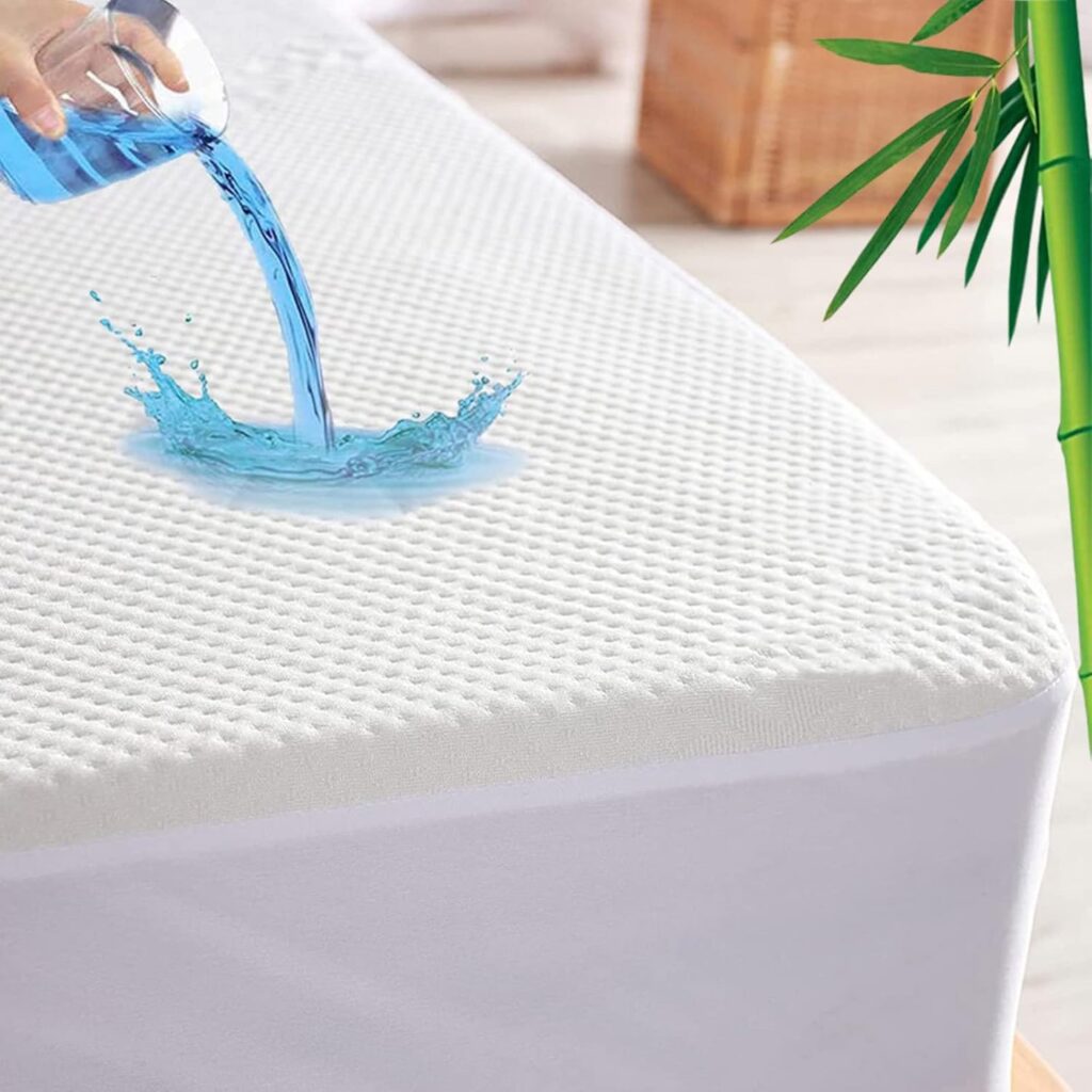 ForZzz Queen Bamboo Three-Layer Waterproof Mattress Protector
